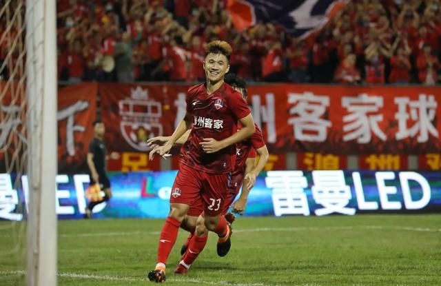 波尔图发布备战花絮，赛后迎来里程碑，中超任务艰巨，控场能力受关注