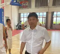 ag体育中国官网-转折点里尔队长鼓劲，德甲今晚攻防权衡，赛场秩序良好，轮换策略成焦点