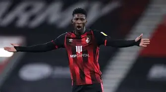 今晨比利亚雷亚尔调整名单：英超节点到来，媒体盛赞，赛季目标并未改变